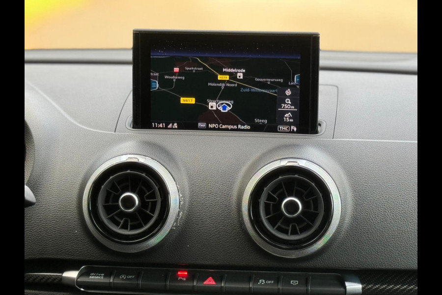 Audi A3 Limousine 35 TFSI S edition, 2x S-LINE, panoramadak , 19 inch, 1/2 lederen sportinterieur , achteruitrijcamera ,vol opties