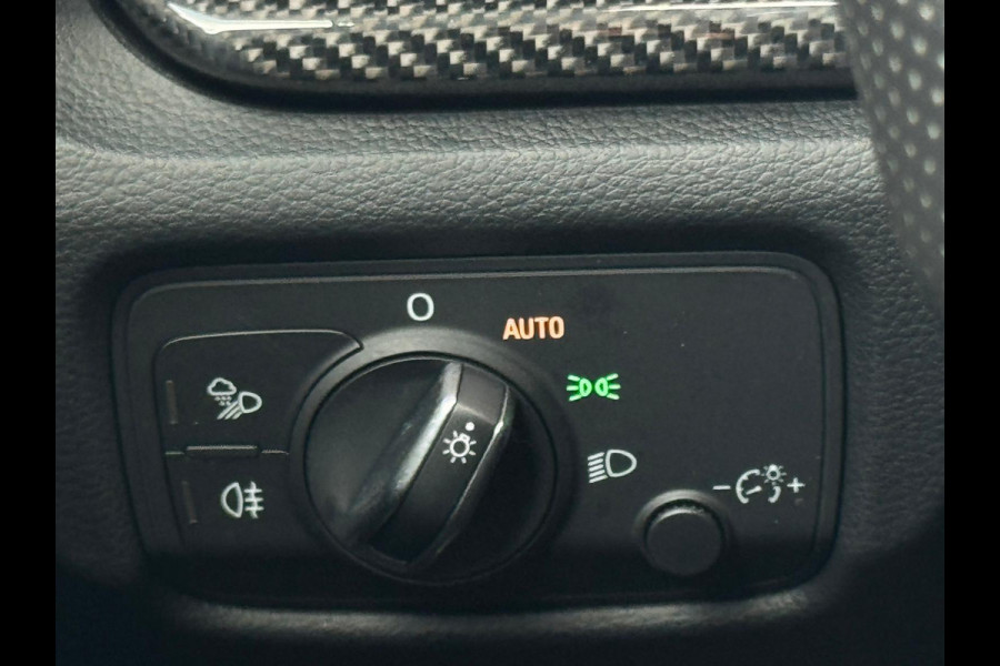 Audi A3 Limousine 35 TFSI S edition, 2x S-LINE, panoramadak , 19 inch, 1/2 lederen sportinterieur , achteruitrijcamera ,vol opties