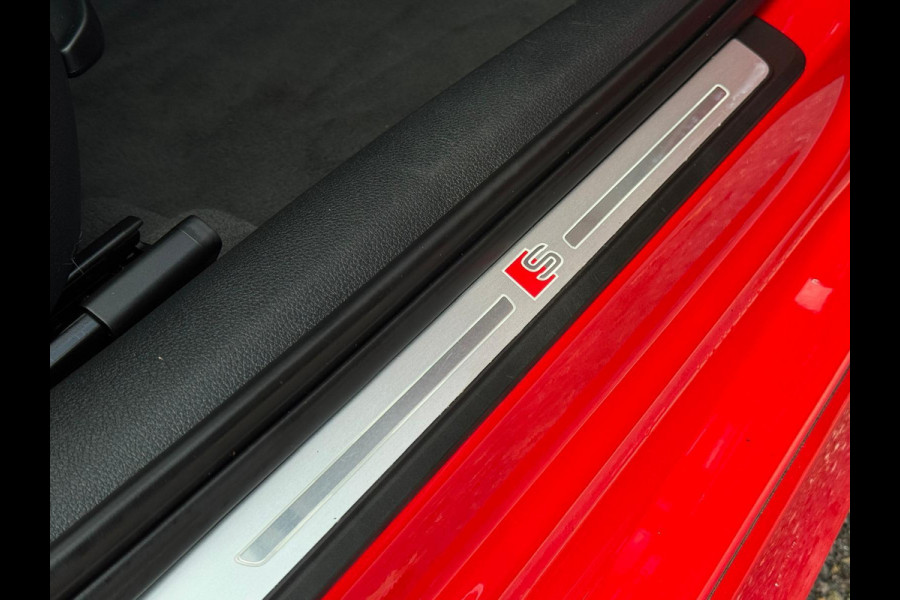 Audi A3 Limousine 35 TFSI S edition, 2x S-LINE, panoramadak , 19 inch, 1/2 lederen sportinterieur , achteruitrijcamera ,vol opties