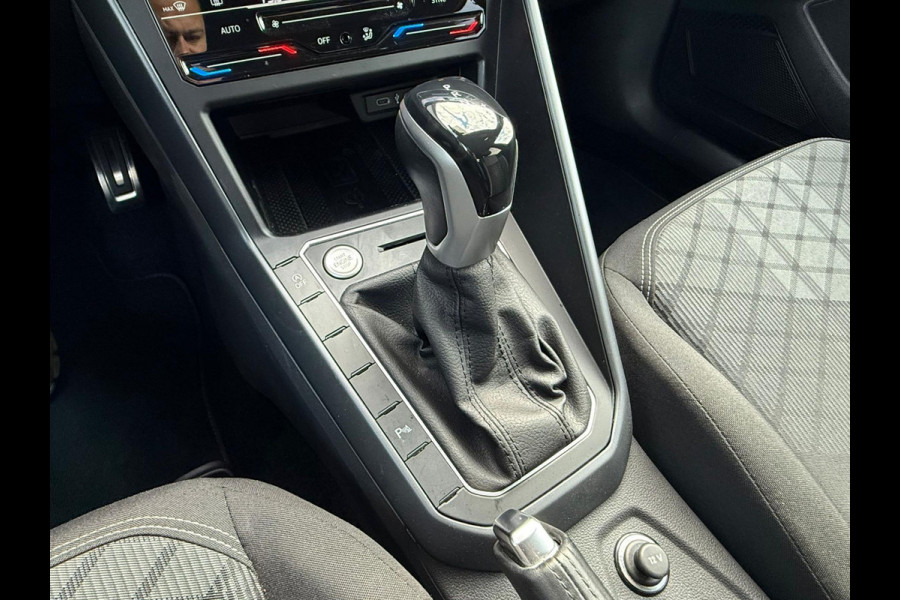 Volkswagen Taigo 1.0 TSI R-Line Automaat / IQ Light / Keyless / ACC / Camera Volkswagen Taigo 1.0 TSI R-Line Automaat / IQ Light / Keyless / ACC / Camera