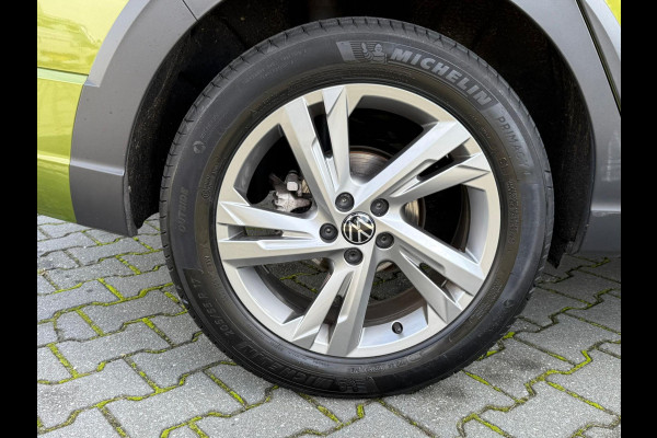 Volkswagen Taigo 1.0 TSI R-Line Automaat / IQ Light / Keyless / ACC / Camera Volkswagen Taigo 1.0 TSI R-Line Automaat / IQ Light / Keyless / ACC / Camera