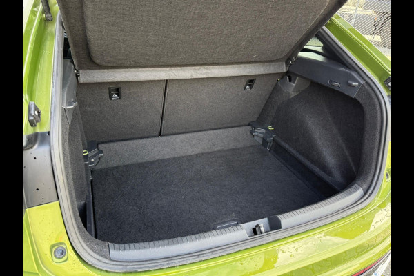 Volkswagen Taigo 1.0 TSI R-Line Automaat / IQ Light / Keyless / ACC / Camera Volkswagen Taigo 1.0 TSI R-Line Automaat / IQ Light / Keyless / ACC / Camera