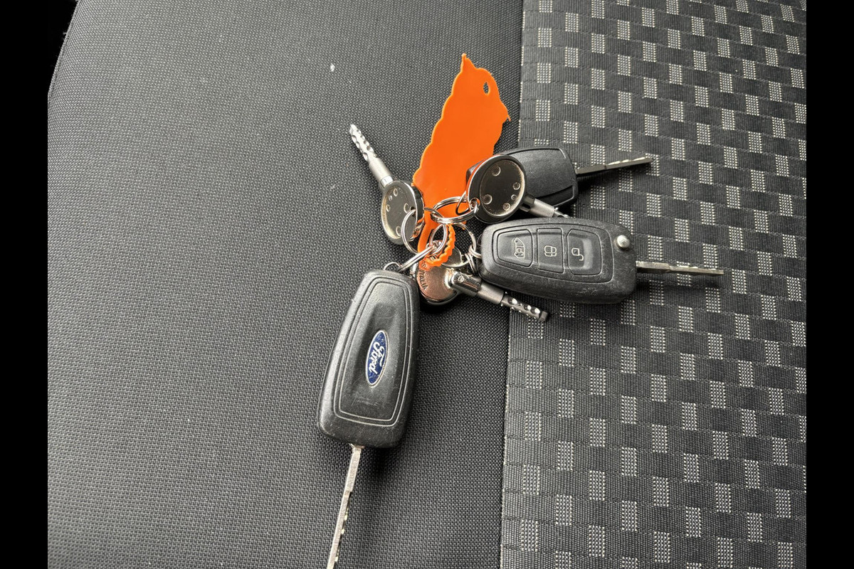 Ford Transit Custom 320 2.0 TDCI L2H2 Trend*A/C*CAM*CRUISE*STOELVERW.* Ford Transit Custom 320 2.0 TDCI L2H2 Trend*A/C*CAM*CRUISE*STOELVERW.*