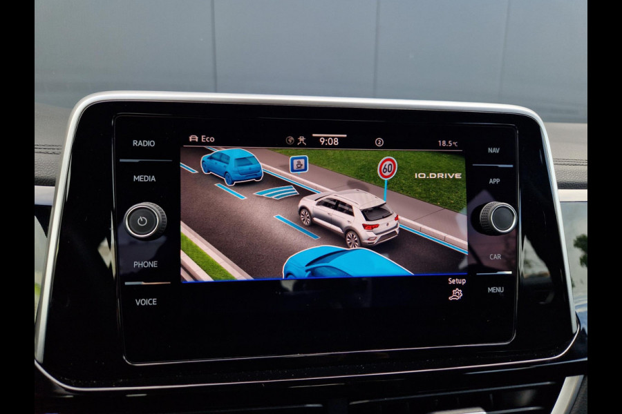 Volkswagen T-Roc 1.5 TSI DSG 150PK 3X R-Line /Pano /IQ Light /IQ drive