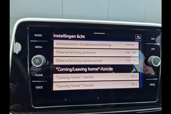 Volkswagen T-Roc 1.5 TSI DSG 150PK 3X R-Line /Pano /IQ Light /IQ drive