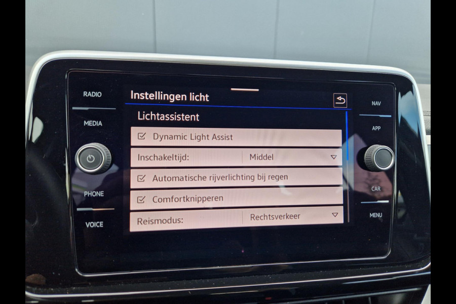 Volkswagen T-Roc 1.5 TSI DSG 150PK 3X R-Line /Pano /IQ Light /IQ drive