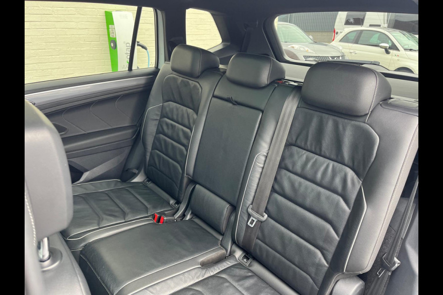 Volkswagen Tiguan Allspace 1.4 TSI Highline Business R- Line 7p. | Adaptieve cruise | Panorama dak | Zwenkbare trekhaak | Memory |