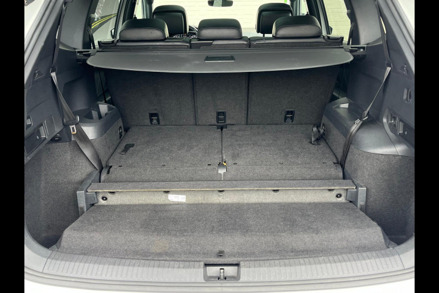 Volkswagen Tiguan Allspace 1.4 TSI Highline Business R- Line 7p. | Adaptieve cruise | Panorama dak | Zwenkbare trekhaak | Memory |
