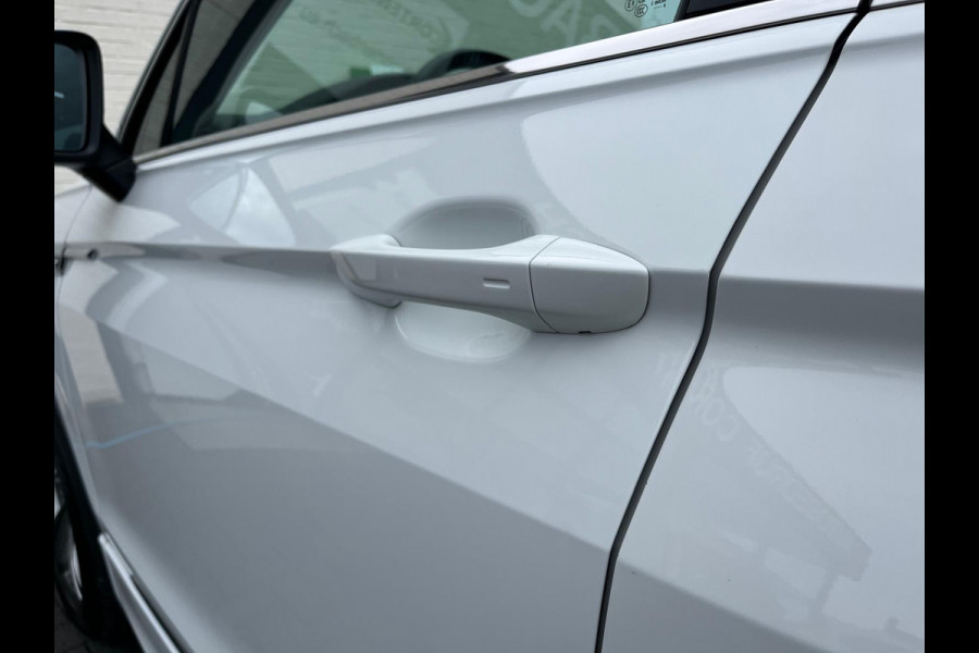 Volkswagen Tiguan Allspace 1.4 TSI Highline Business R- Line 7p. | Adaptieve cruise | Panorama dak | Zwenkbare trekhaak | Memory |