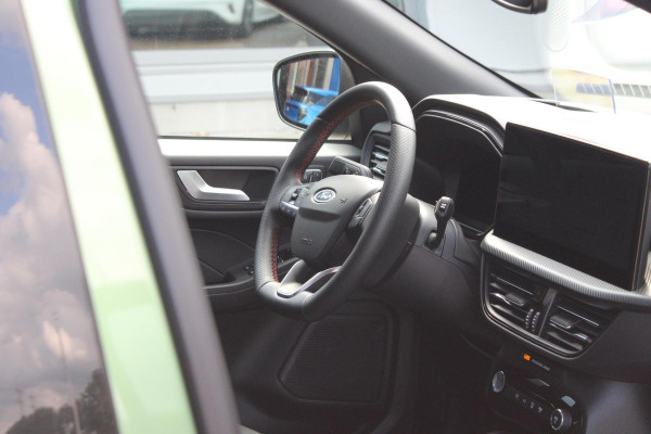 Ford Kuga 2.5 FHEV ST-Line X 190pk | Driver Assistance Pack | Winterpack | Panoramadak | Technology Pack | Geen Stekker nodig | All Season banden