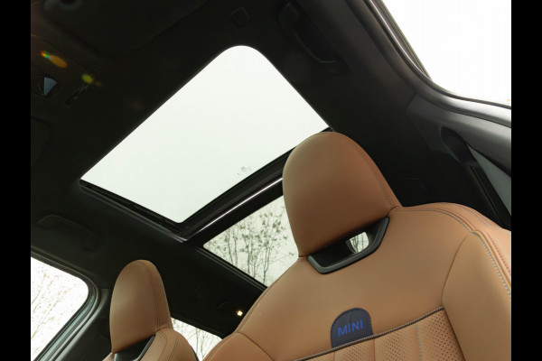 MINI Countryman 1.5 C Favoured - XL Pakket - Pano - Trekhaak - Memoryzetel