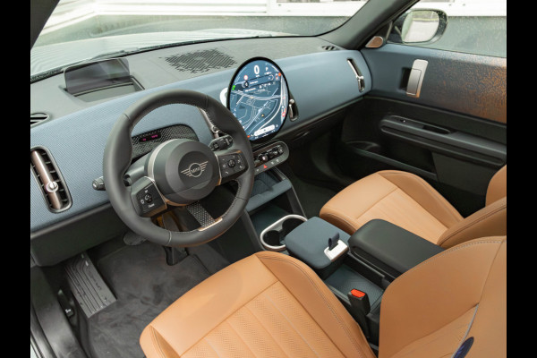 MINI Countryman 1.5 C Favoured - XL Pakket - Pano - Trekhaak - Memoryzetel