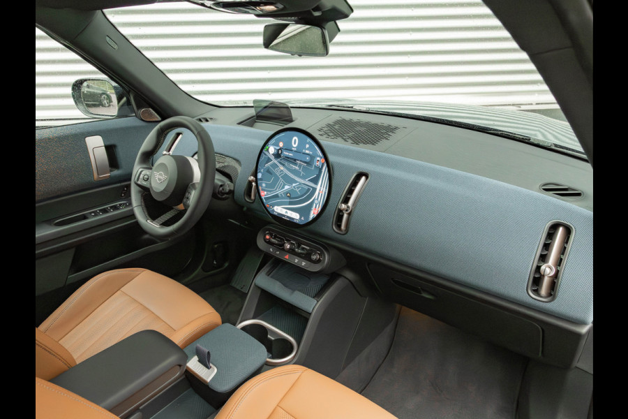 MINI Countryman 1.5 C Favoured - XL Pakket - Pano - Trekhaak - Memoryzetel
