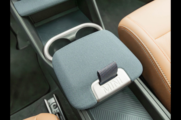 MINI Countryman 1.5 C Favoured - XL Pakket - Pano - Trekhaak - Memoryzetel