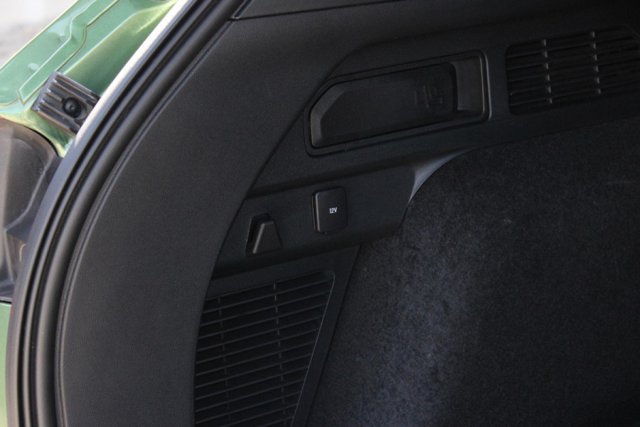 Ford Kuga 2.5 FHEV ST-Line X 190pk | Driver Assistance Pack | Winterpack | Panoramadak | Technology Pack | Geen Stekker nodig | All Season banden