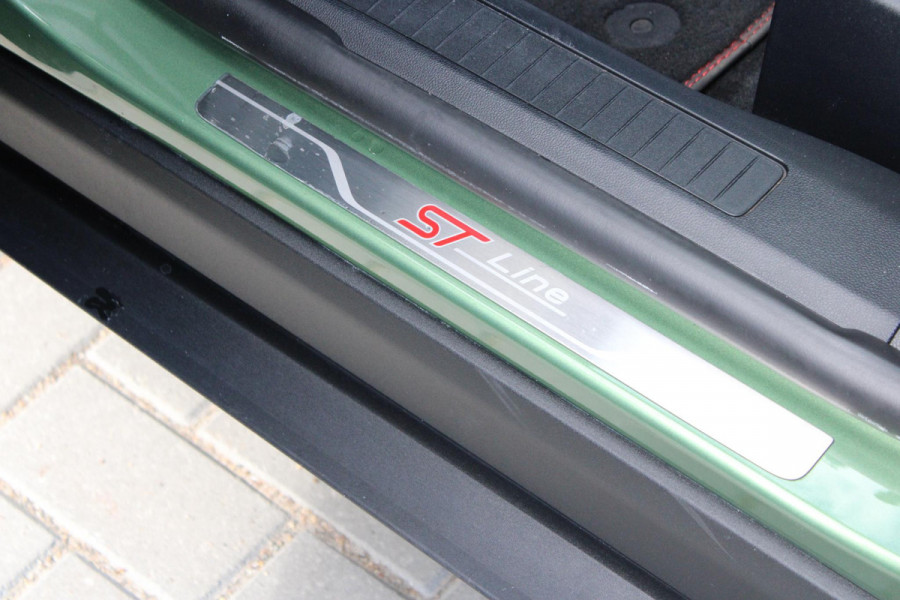 Ford Kuga 2.5 FHEV ST-Line X 190pk | Driver Assistance Pack | Winterpack | Panoramadak | Technology Pack | Geen Stekker nodig | All Season banden