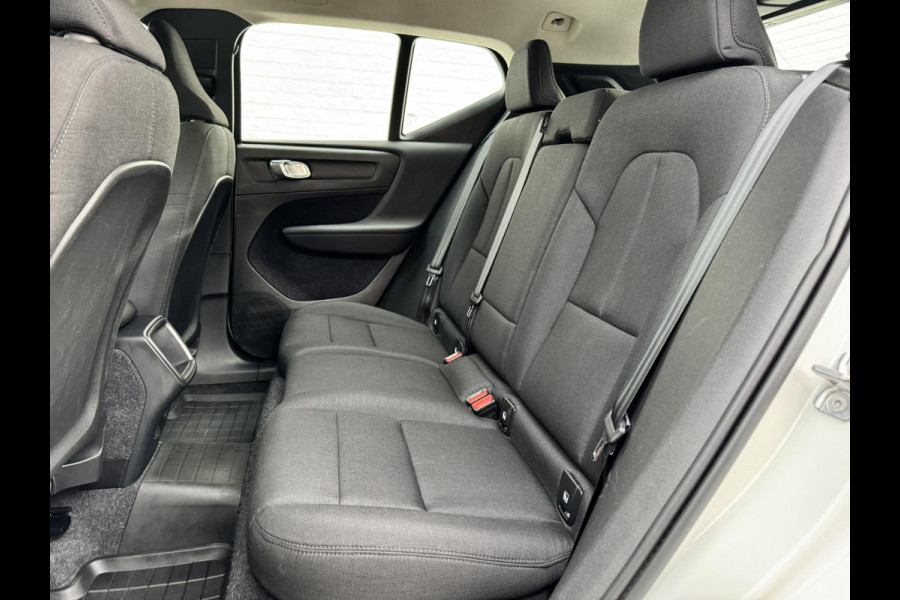 Volvo XC40 1.5 T3 Adaptive cruise Climate control Stoelverwarming Navigatie LED koplampen parkeersensor achter Volvo XC40 1.5 T3 Adaptive cruise Climate control Stoelverwarming Navigatie LED koplampen parkeersensor achter