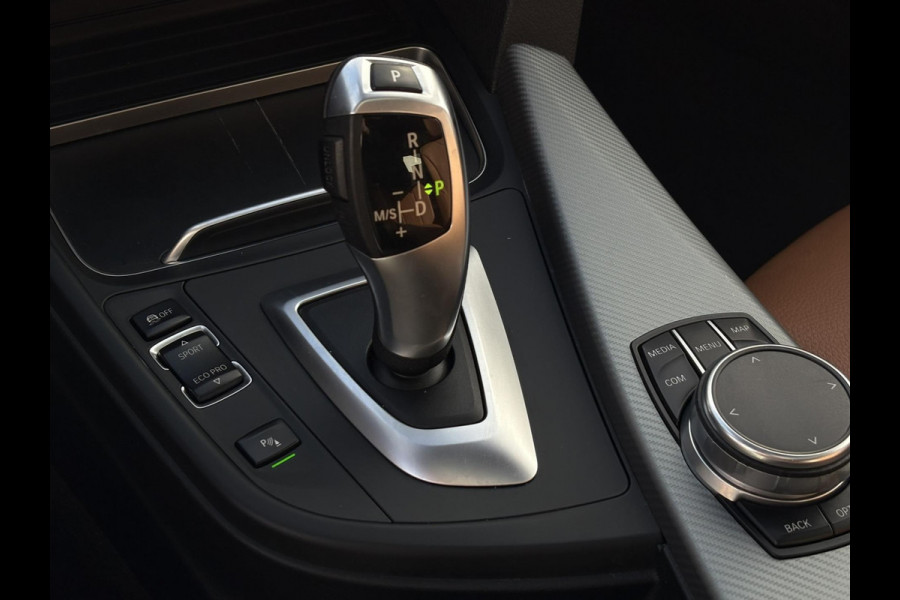 BMW 3 Serie 318i Corporate Lease High Executive | M Sport, Navi, Carplay/Android, Camera, Stoelverw., Leder, Cruise, Climate | NAP