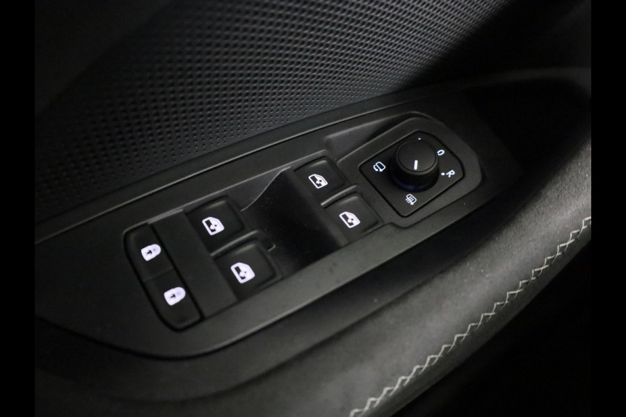 Škoda Kodiaq Sportline Business 1.5 TSI PHEV 204 PK | Elek. stoelen | Panoramadak | Verwarmbare stoelen voor en achter | Canton Sound |