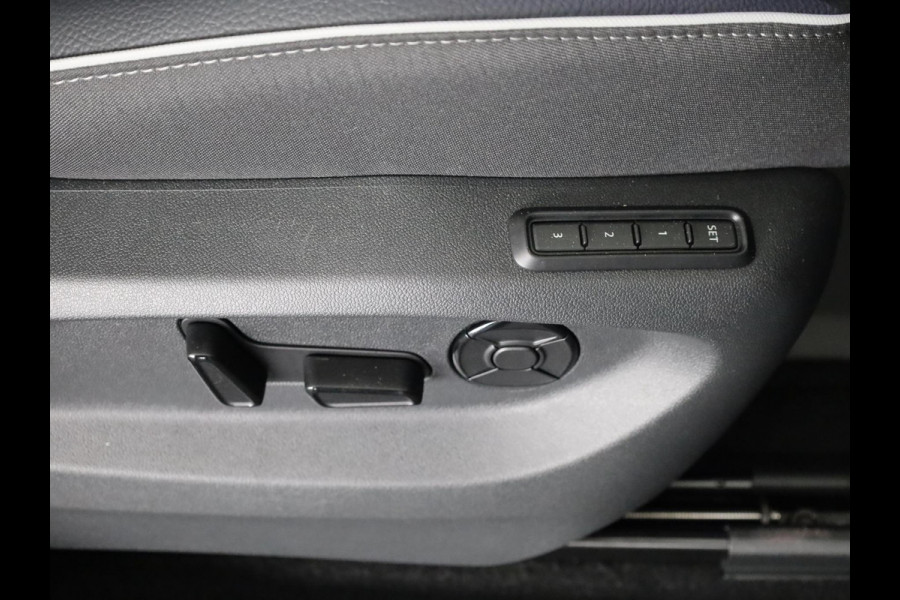Škoda Kodiaq Sportline Business 1.5 TSI PHEV 204 PK | Elek. stoelen | Panoramadak | Verwarmbare stoelen voor en achter | Canton Sound |