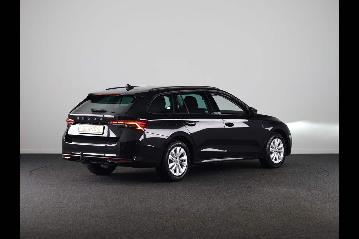 Škoda Octavia Combi 1.5 TSI MHEV Business Edition 115 pk DSG | Verlengde garantie | Navigatie | Trekhaak (wegklapbaar) | Parkeersensoren | Achteruitrijcamera | Stoelverwarming |
