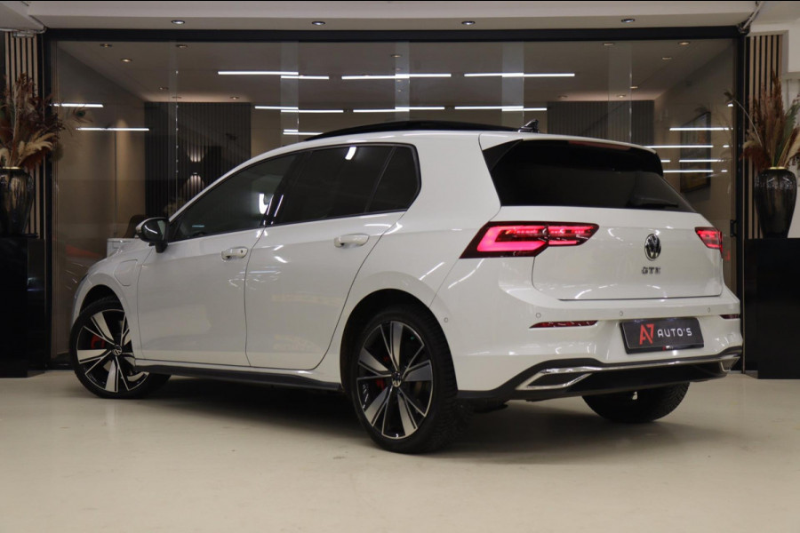 Volkswagen Golf 1.4 eHybrid GTE / PANO/HUD/IQLIGHT/CAM/CARPLAY/VOL
