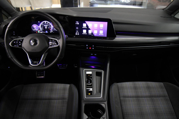 Volkswagen Golf 1.4 eHybrid GTE / PANO/HUD/IQLIGHT/CAM/CARPLAY/VOL