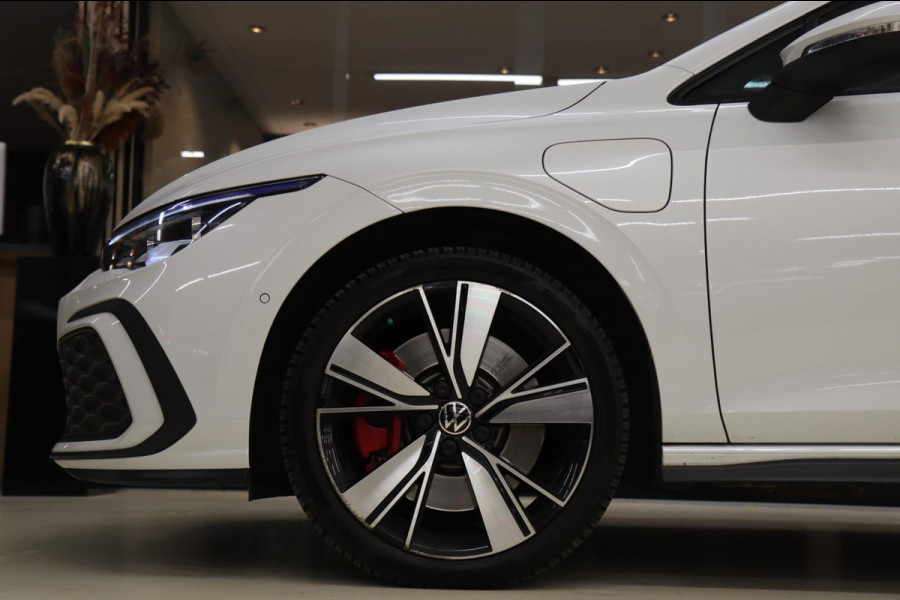 Volkswagen Golf 1.4 eHybrid GTE / PANO/HUD/IQLIGHT/CAM/CARPLAY/VOL