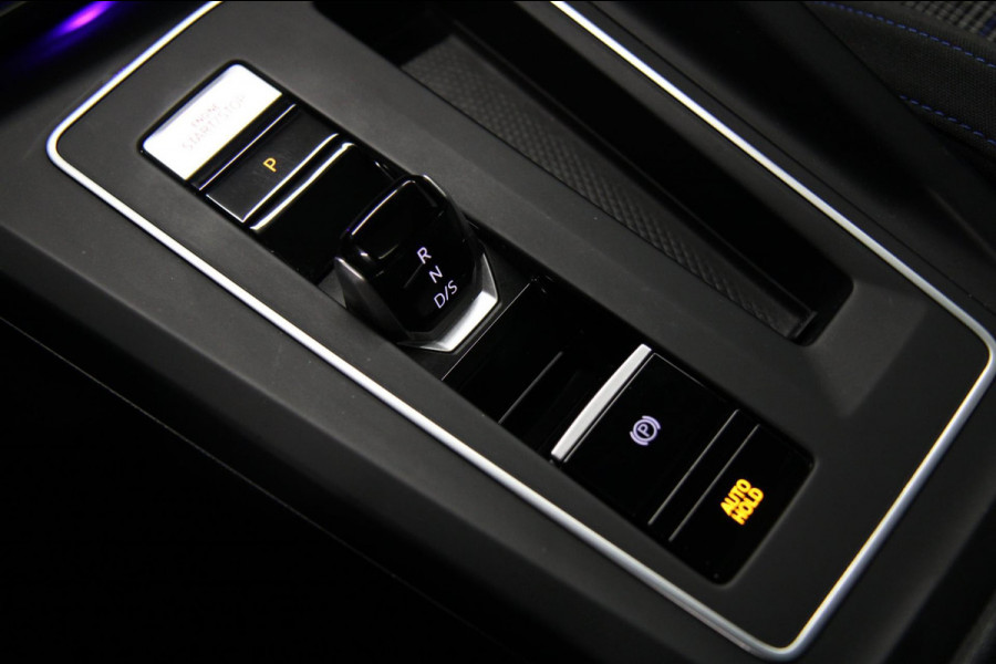 Volkswagen Golf 1.4 eHybrid GTE / PANO/HUD/IQLIGHT/CAM/CARPLAY/VOL