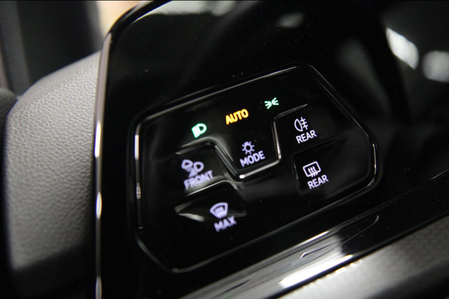 Volkswagen Golf 1.4 eHybrid GTE / PANO/HUD/IQLIGHT/CAM/CARPLAY/VOL