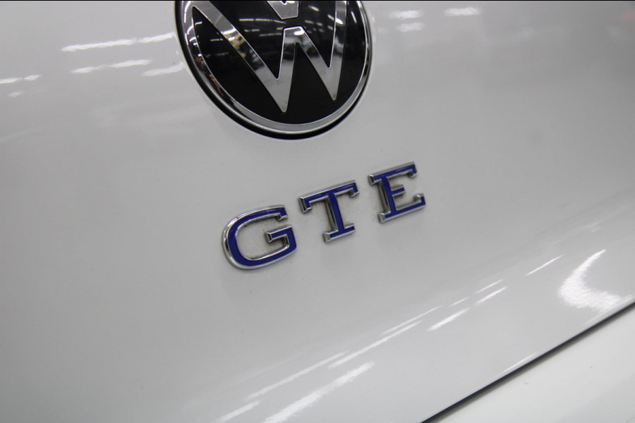 Volkswagen Golf 1.4 eHybrid GTE / PANO/HUD/IQLIGHT/CAM/CARPLAY/VOL