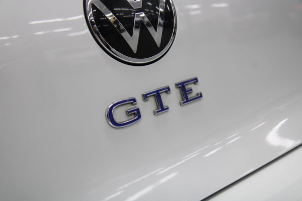 Volkswagen Golf 1.4 eHybrid GTE / PANO/HUD/IQLIGHT/CAM/CARPLAY/VOL