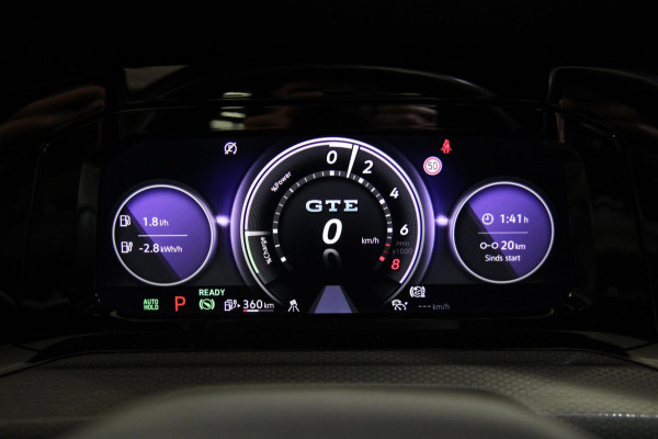 Volkswagen Golf 1.4 eHybrid GTE / PANO/HUD/IQLIGHT/CAM/CARPLAY/VOL