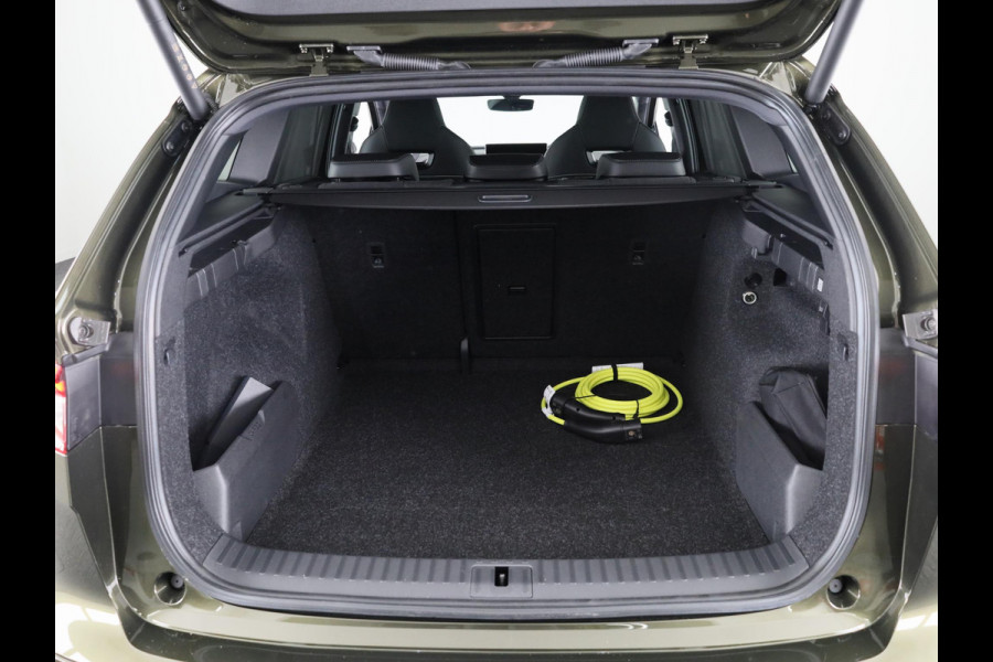 Škoda Enyaq 60 Sportline 204 pk | Panoramadak | Adaptive Cruise Control | Blind Spot | Škoda Enyaq 60 Sportline 204 pk | Panoramadak | Adaptive Cruise Control | Blind Spot |