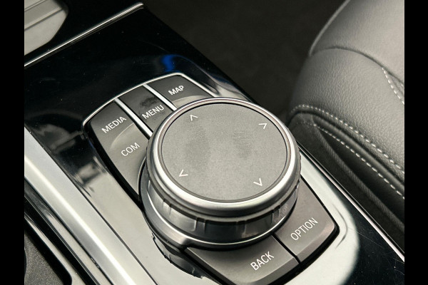 BMW iX3 Executive 80 kWh * SOH 98% * Pano/dak Trekhaak Camera Origineel NL