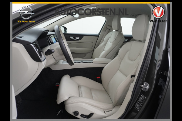 Volvo V60 2.0T AUT-7 Inscription Leer MHEV Apple Carplay Android Auto Harman&Kardon®-Hifi Camera Adap.Cruise Elek.Stoelen Stuur+Stoelverwa Lmv 18" Led Elek. Achterklep Regen-Lichtsensor Collision Avoidance Bluetooth Wifi 1e Eigenaar €50.755 Nieuwprijs Zeer compleet MHEV-Mild-Hybrid 1.800kg trekvermogen
