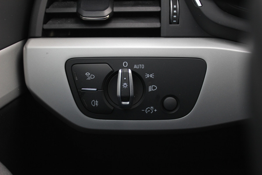 Audi A4 Avant 35 TFSI Launch edition Sport / Leder / Virtual Cockpit / Navigatie / Parkeerhulp V+A / 18'' / Stoelverwarming / Cruise Control