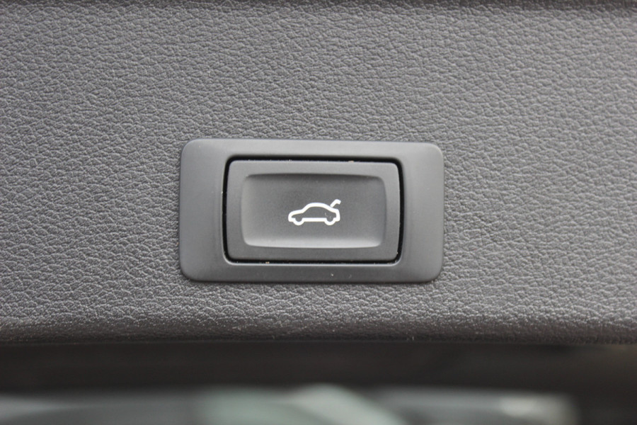 Audi A4 Avant 35 TFSI Launch edition Sport / Leder / Virtual Cockpit / Navigatie / Parkeerhulp V+A / 18'' / Stoelverwarming / Cruise Control