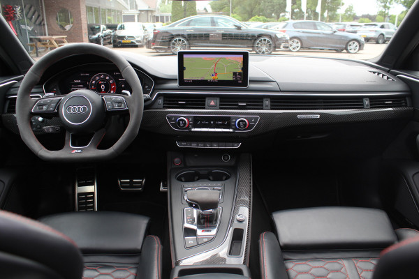 Audi RS4 Avant 2.9 TFSI quattro / Full option / Keramisch / Panoramadak / 360Camera / Carbon / Head-up / Sportuitlaat / 20'' / Luxe Leder / Dodehoek / Virtual Cockpit / Stoelmassage / B&O Audi RS4 Avant 2.9 TFSI quattro / Full option / Keramisch / Panoramadak / 360Camera / Carbon / Head-up / Sportuitlaat / 20'' / Luxe Leder / Dodehoek / Virtual Cockpit / Stoelmassage / B&O