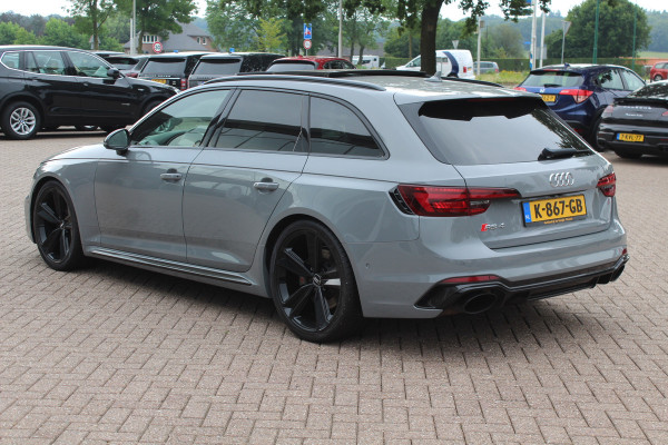 Audi RS4 Avant 2.9 TFSI quattro / Full option / Keramisch / Panoramadak / 360Camera / Carbon / Head-up / Sportuitlaat / 20'' / Luxe Leder / Dodehoek / Virtual Cockpit / Stoelmassage / B&O Audi RS4 Avant 2.9 TFSI quattro / Full option / Keramisch / Panoramadak / 360Camera / Carbon / Head-up / Sportuitlaat / 20'' / Luxe Leder / Dodehoek / Virtual Cockpit / Stoelmassage / B&O