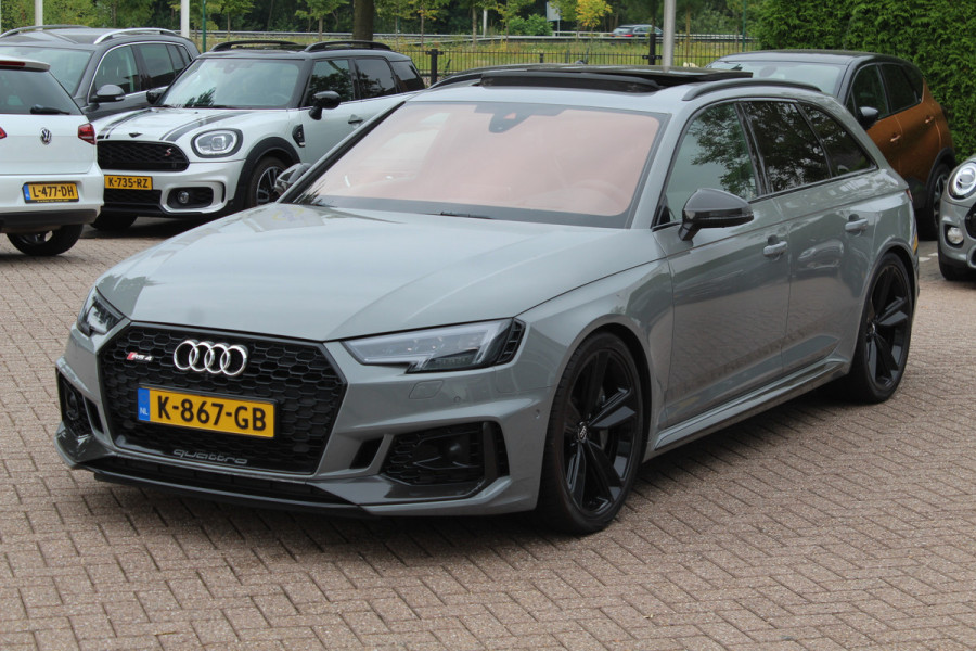 Audi RS4 Avant 2.9 TFSI quattro / Full option / Keramisch / Panoramadak / 360Camera / Carbon / Head-up / Sportuitlaat / 20'' / Luxe Leder / Dodehoek / Virtual Cockpit / Stoelmassage / B&O Audi RS4 Avant 2.9 TFSI quattro / Full option / Keramisch / Panoramadak / 360Camera / Carbon / Head-up / Sportuitlaat / 20'' / Luxe Leder / Dodehoek / Virtual Cockpit / Stoelmassage / B&O