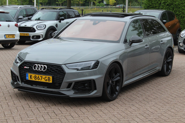 Audi RS4 Avant 2.9 TFSI quattro / Full option / Keramisch / Panoramadak / 360Camera / Carbon / Head-up / Sportuitlaat / 20'' / Luxe Leder / Dodehoek / Virtual Cockpit / Stoelmassage / B&O Audi RS4 Avant 2.9 TFSI quattro / Full option / Keramisch / Panoramadak / 360Camera / Carbon / Head-up / Sportuitlaat / 20'' / Luxe Leder / Dodehoek / Virtual Cockpit / Stoelmassage / B&O