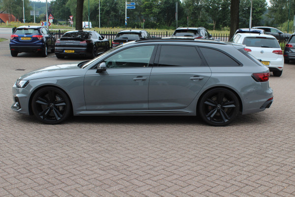 Audi RS4 Avant 2.9 TFSI quattro / Full option / Keramisch / Panoramadak / 360Camera / Carbon / Head-up / Sportuitlaat / 20'' / Luxe Leder / Dodehoek / Virtual Cockpit / Stoelmassage / B&O Audi RS4 Avant 2.9 TFSI quattro / Full option / Keramisch / Panoramadak / 360Camera / Carbon / Head-up / Sportuitlaat / 20'' / Luxe Leder / Dodehoek / Virtual Cockpit / Stoelmassage / B&O