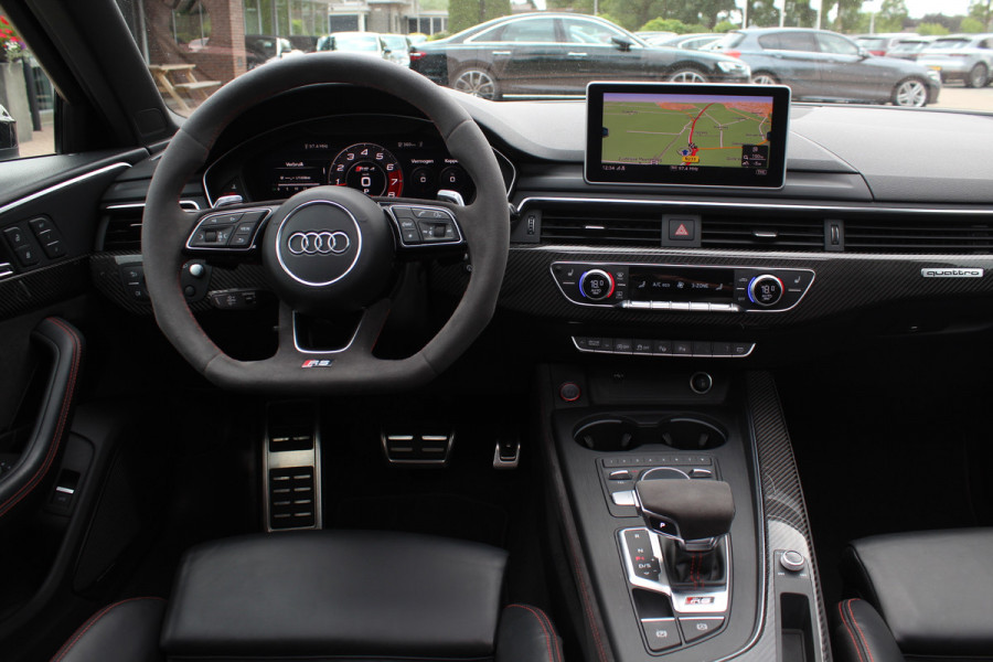 Audi RS4 Avant 2.9 TFSI quattro / Full option / Keramisch / Panoramadak / 360Camera / Carbon / Head-up / Sportuitlaat / 20'' / Luxe Leder / Dodehoek / Virtual Cockpit / Stoelmassage / B&O Audi RS4 Avant 2.9 TFSI quattro / Full option / Keramisch / Panoramadak / 360Camera / Carbon / Head-up / Sportuitlaat / 20'' / Luxe Leder / Dodehoek / Virtual Cockpit / Stoelmassage / B&O