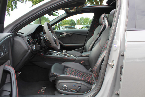 Audi RS4 Avant 2.9 TFSI quattro / Full option / Keramisch / Panoramadak / 360Camera / Carbon / Head-up / Sportuitlaat / 20'' / Luxe Leder / Dodehoek / Virtual Cockpit / Stoelmassage / B&O Audi RS4 Avant 2.9 TFSI quattro / Full option / Keramisch / Panoramadak / 360Camera / Carbon / Head-up / Sportuitlaat / 20'' / Luxe Leder / Dodehoek / Virtual Cockpit / Stoelmassage / B&O