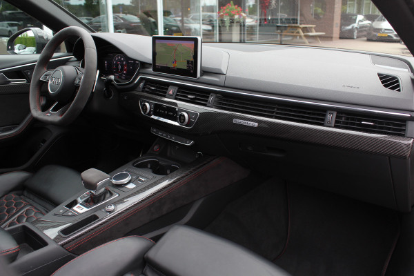 Audi RS4 Avant 2.9 TFSI quattro / Full option / Keramisch / Panoramadak / 360Camera / Carbon / Head-up / Sportuitlaat / 20'' / Luxe Leder / Dodehoek / Virtual Cockpit / Stoelmassage / B&O Audi RS4 Avant 2.9 TFSI quattro / Full option / Keramisch / Panoramadak / 360Camera / Carbon / Head-up / Sportuitlaat / 20'' / Luxe Leder / Dodehoek / Virtual Cockpit / Stoelmassage / B&O