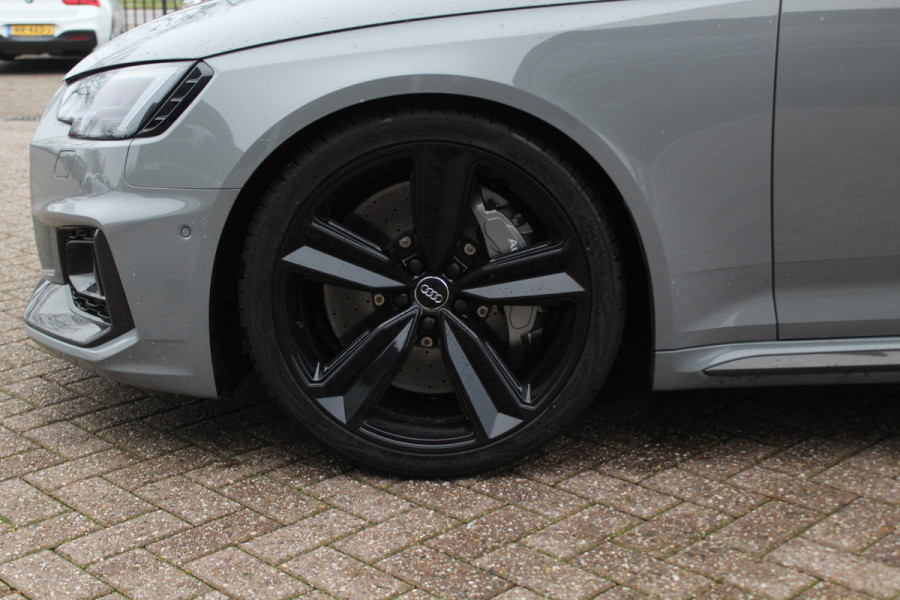 Audi RS4 Avant 2.9 TFSI quattro / Full option / Keramisch / Panoramadak / 360Camera / Carbon / Head-up / Sportuitlaat / 20'' / Luxe Leder / Dodehoek / Virtual Cockpit / Stoelmassage / B&O Audi RS4 Avant 2.9 TFSI quattro / Full option / Keramisch / Panoramadak / 360Camera / Carbon / Head-up / Sportuitlaat / 20'' / Luxe Leder / Dodehoek / Virtual Cockpit / Stoelmassage / B&O