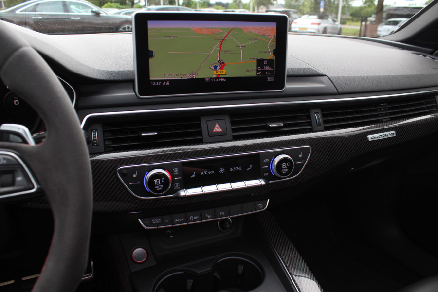 Audi RS4 Avant 2.9 TFSI quattro / Full option / Keramisch / Panoramadak / 360Camera / Carbon / Head-up / Sportuitlaat / 20'' / Luxe Leder / Dodehoek / Virtual Cockpit / Stoelmassage / B&O Audi RS4 Avant 2.9 TFSI quattro / Full option / Keramisch / Panoramadak / 360Camera / Carbon / Head-up / Sportuitlaat / 20'' / Luxe Leder / Dodehoek / Virtual Cockpit / Stoelmassage / B&O