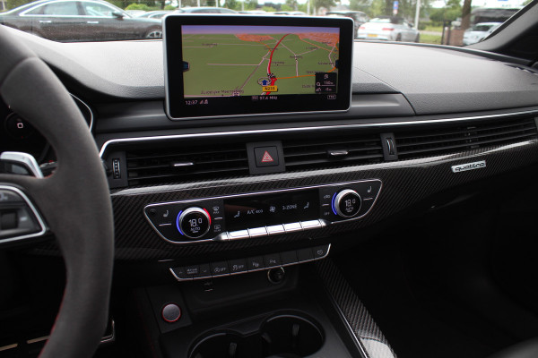 Audi RS4 Avant 2.9 TFSI quattro / Full option / Keramisch / Panoramadak / 360Camera / Carbon / Head-up / Sportuitlaat / 20'' / Luxe Leder / Dodehoek / Virtual Cockpit / Stoelmassage / B&O Audi RS4 Avant 2.9 TFSI quattro / Full option / Keramisch / Panoramadak / 360Camera / Carbon / Head-up / Sportuitlaat / 20'' / Luxe Leder / Dodehoek / Virtual Cockpit / Stoelmassage / B&O