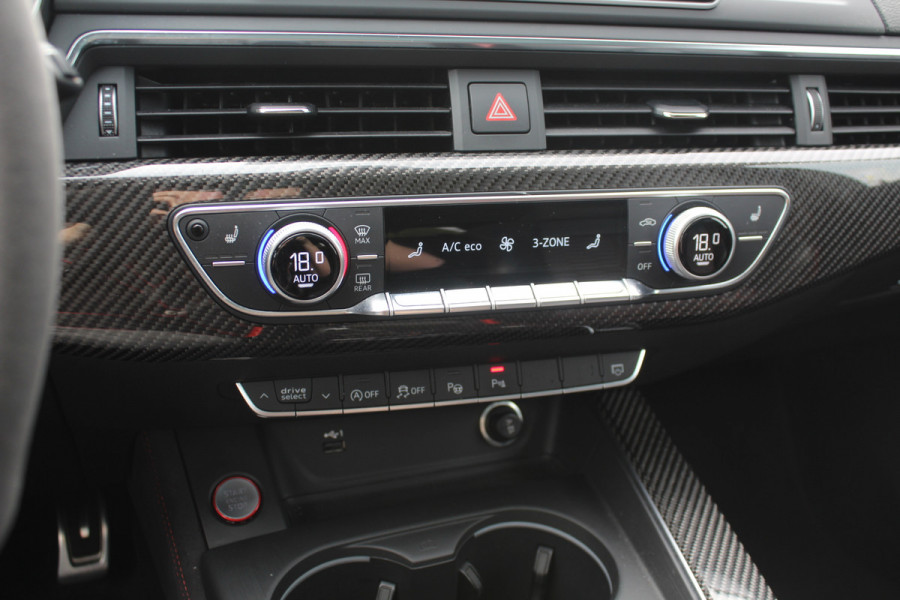 Audi RS4 Avant 2.9 TFSI quattro / Full option / Keramisch / Panoramadak / 360Camera / Carbon / Head-up / Sportuitlaat / 20'' / Luxe Leder / Dodehoek / Virtual Cockpit / Stoelmassage / B&O Audi RS4 Avant 2.9 TFSI quattro / Full option / Keramisch / Panoramadak / 360Camera / Carbon / Head-up / Sportuitlaat / 20'' / Luxe Leder / Dodehoek / Virtual Cockpit / Stoelmassage / B&O